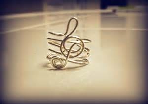 Treble Clef Ear Cuff Par Fashionforzombies Sur Etsy Ear Cuff