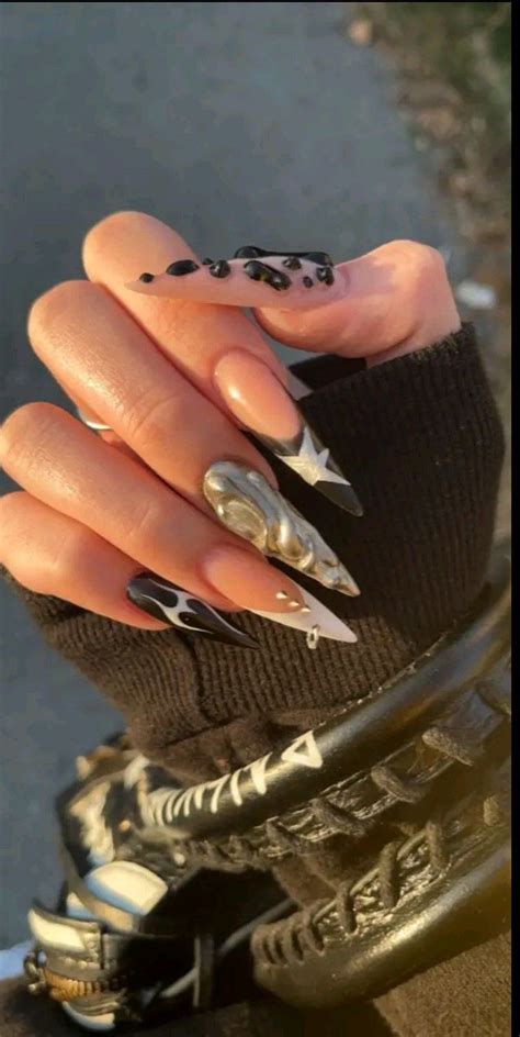 Pin By Melatonina On Nailssssss Grunge Nails Edgy Nails Long