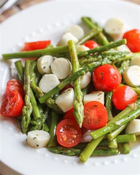 Asparagus Salad with Tomato and Mozzarella | Lil' Luna