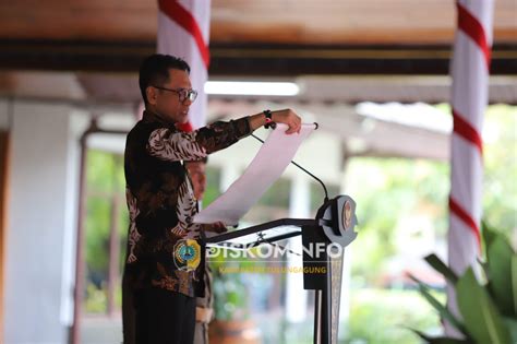 Upacara Serah Terima Kirab Pataka Jer Basuki Mawa Beya Dalam Rangka