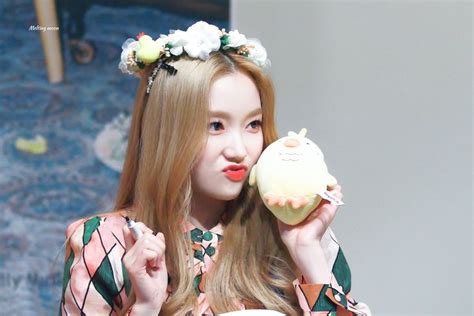 Melting Moon🌒 On Twitter Gowon Loona Korean Girl Groups Kpop Girls