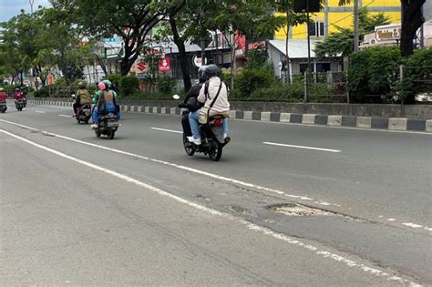 SINDO Hi Lite Banyak Jalan Berlubang Di Margonda Begini Kata Wali