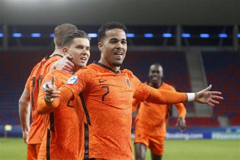 🎥 Keeper Van Jong Duitsland Geeft Jong Oranje Een Cadeautje Kluivert