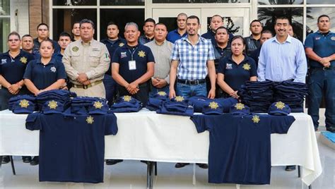 Entregan Uniformes A Elementos De Seguridad P Blica