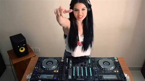 Top 10 Hottest Female DJs 2022 Updated Wonderslist