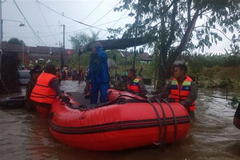 Tiga Meninggal Dalam Banjir Dan Longsor Di Semarang Antara News Jawa