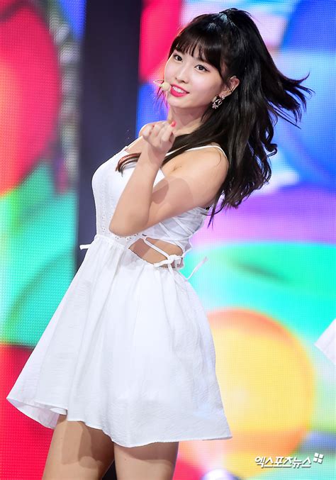 5 Times TWICE's Momo Impressed With Her Jaw-Dropping Dance Skills - Koreaboo