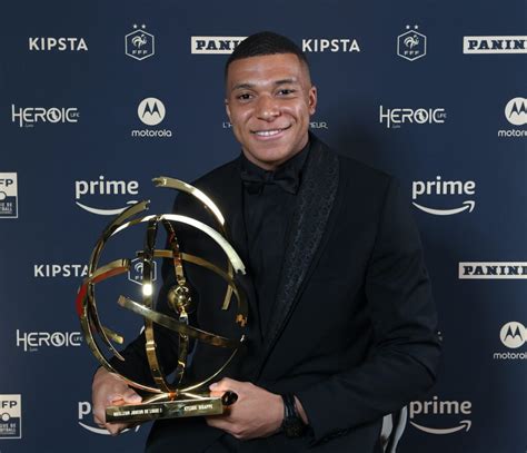 Trophées Unfp Du Football Kylian Mbappé Sacré Meilleur Joueur De La Ligue 1 Fait Honneur à