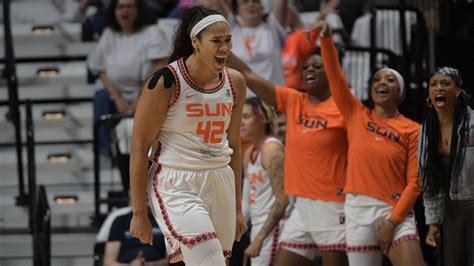 Sun re-sign WNBA Sixth Player of the Year Brionna Jones - ESPN