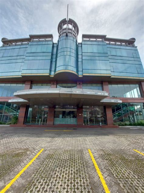 Gedung Perkantoran Tengah Kota Di Kemang Pejaten Jakarta Selatan