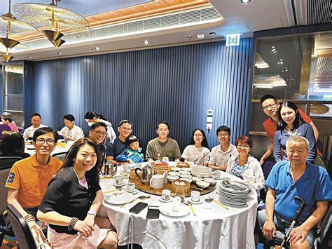 港青回港陪父母食飯睇戲 找回年輕時回憶 香港文匯報