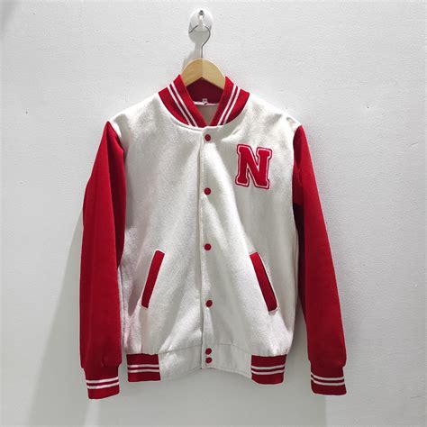 Varsity Jacket Merah Putih Fesyen Pria Pakaian Baju Luaran Di Carousell