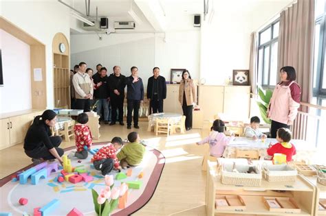 昆明市人大常委会副主任何健升一行到我校附属幼儿园开展实地调研 学前与特殊教育学院