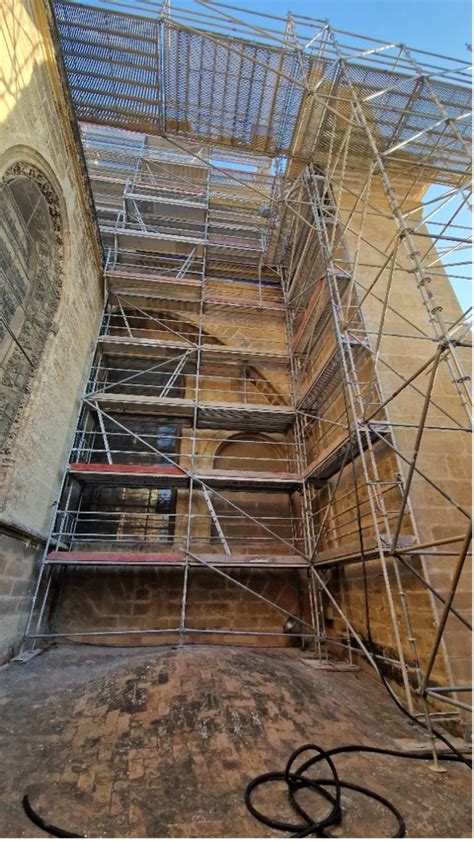 Restauración Del Hastial Gótico Y Paramentos Laterales De La Capilla Real