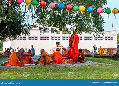 Senior Buddhistische Mönche Vor Dem Maya Devi Tempel in Lumbini Nepal