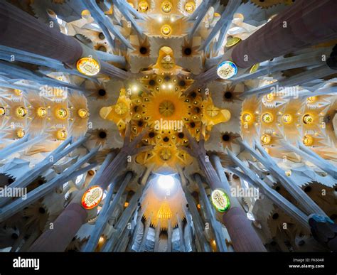 La Bas Lica I Templo Expiatori De La Sagrada Fam Lia Dise Ada Por El