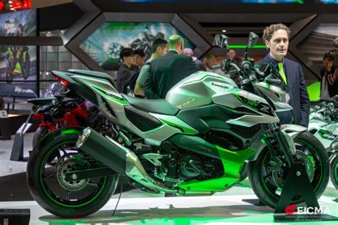 Kawasaki A Eicma Debutta La Naked Z Hybrid Eicma