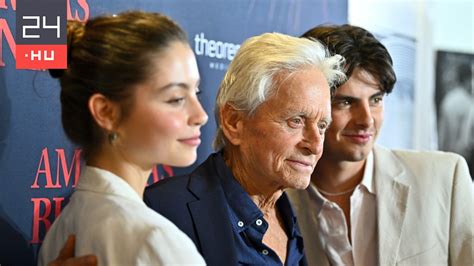 Michael Douglas két gyerekével mutatkozott a vörös szőnyegen 24 hu