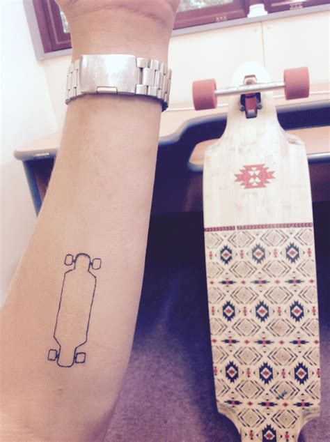 Skateboard longboard tattoo small tattoo Tatoveringsidéer Tatoveringer