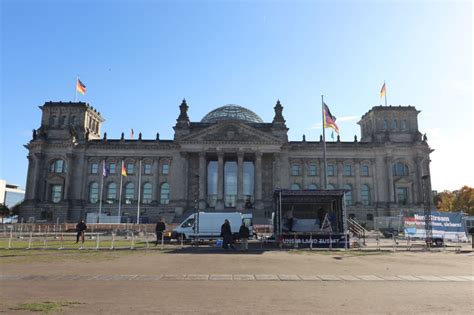 AfD on Twitter: "Die fleißigen Helfer packen seit morgens an: Der ...