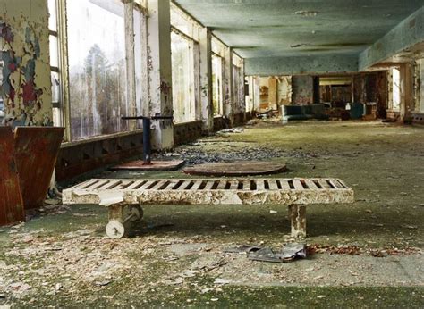 These Haunting Photos Of Abandoned Catskills Hotels Will Chill You To