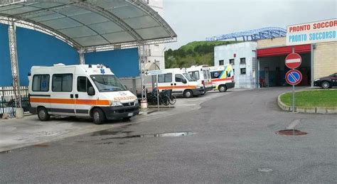 Crotone Dimesso Dal Pronto Soccorso Dopo 15 Ore Muore Poco Dopo