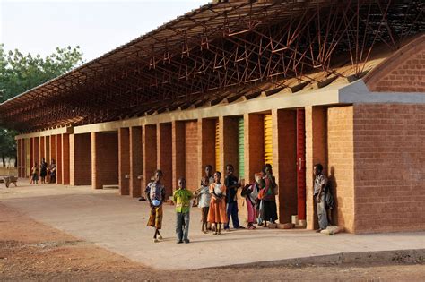 Edificio De La Escuela Primaria De Gando Y Ampliación Por Kéré