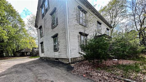 Abandoned Duplex Built In The S A Lot Left Behind I Think Someone