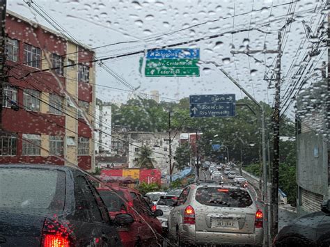 Jornal Correio Chuva E Fortes Ventos At Km H Atingem Salvador