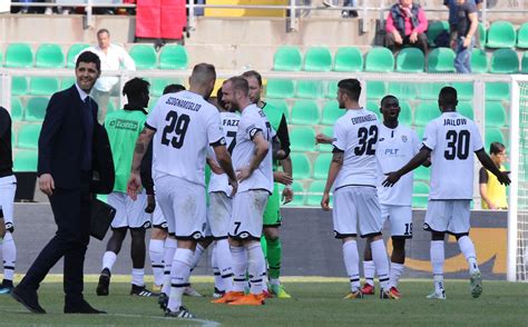 Palermo Cesena Punto Prezioso Al Renzo Barbera Foto