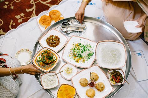 A Bohri Thaal With Bilquis And Rashida — Goya