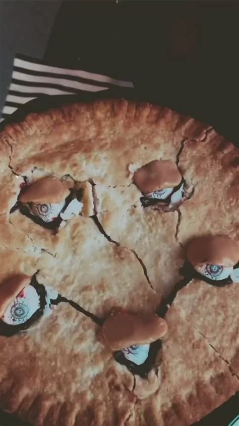 Spooky Eyeball Pie Perfect For A Hocus Pocus Party Or Halloween Party👀