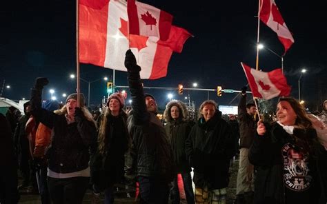 Canada Truckers Police Start Evicting Freedom Convoy Protesters