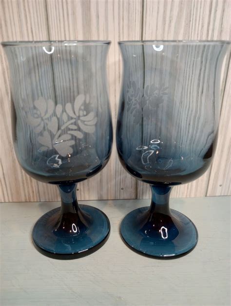 Set Of Pfaltzgraff Yorktowne Blue Etched Glass Stem Goblets Tall