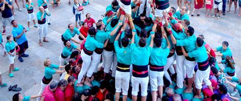 Que Sont Les Castells Les Tours Humaines De La Catalogne