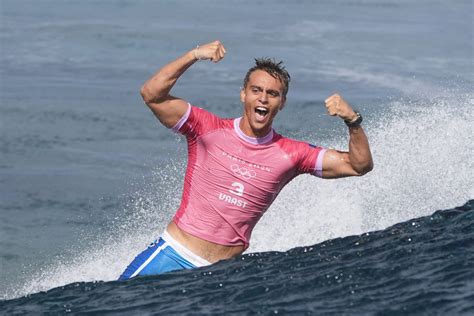 Paris Le Surfeur Kauli Vaast Champion Olympique E M Daille D