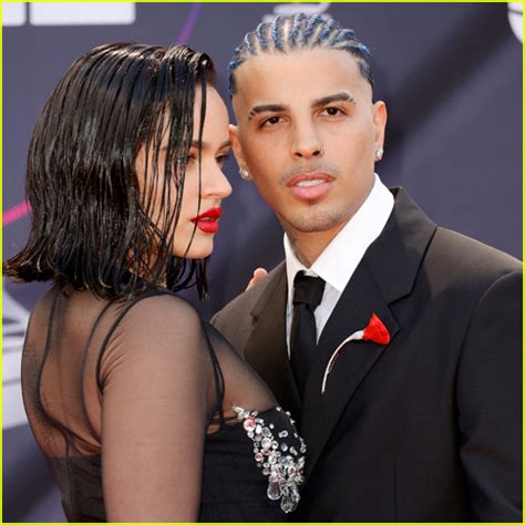 Jeremy Allen White Seemingly References Rumored Girlfriend Rosalia on