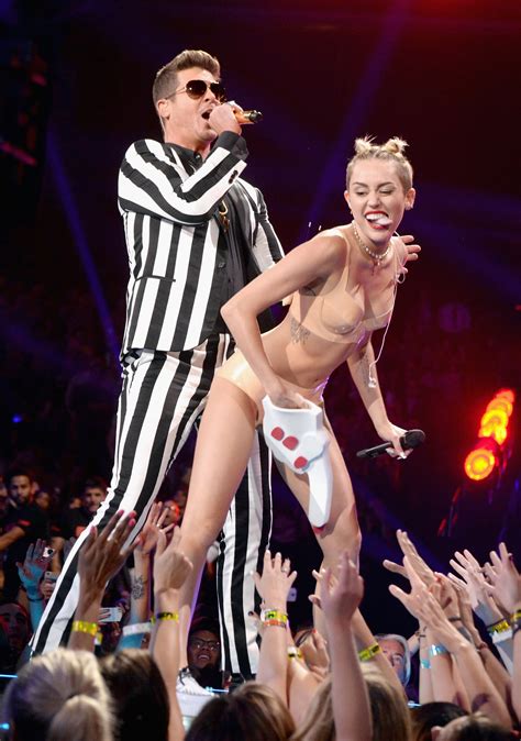 Robin Thicke And Miley Cyrus Gave A Raunchy Rendition Of Blurred