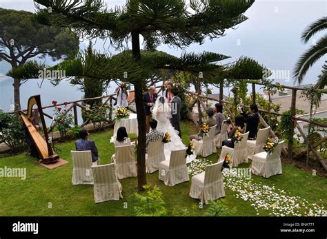 A Japanese wedding in the garden of Villa Rufolo at Ravello Stock Photo - Alamy