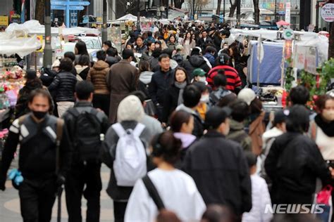 외국인 관광객 북적이는 명동 네이트 뉴스