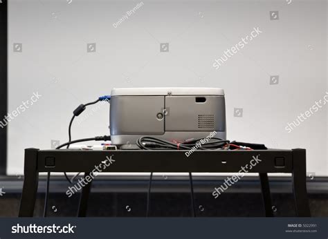Projector Facing Screen Conference Room Stock Photo 5022991 Shutterstock