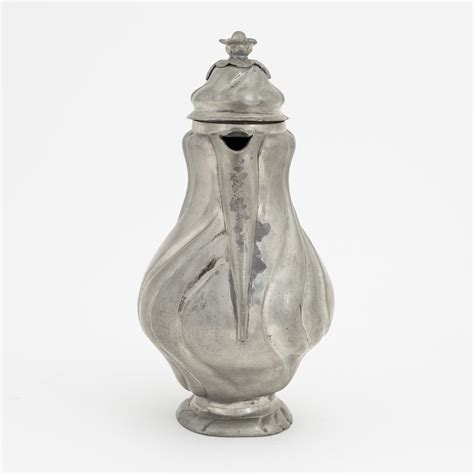 A pewter coffee pot, Rococo, 18th Century. - Bukowskis