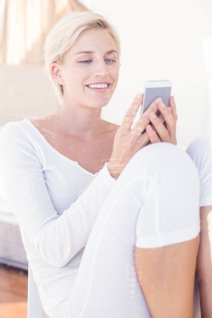Premium Photo Smiling Blonde Woman Texting With Her Mobile Phone