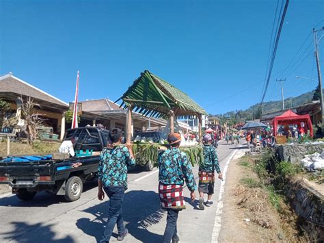 Sambut Hut Ke Ri Ribuan Warga Lereng Merapi Dan Merbabu Arak