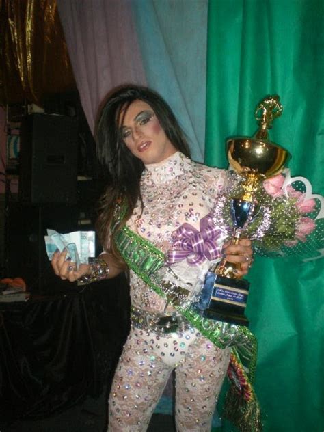 No Fio da Navalha Júnior Cazetta THAYLA MYLLER É A MISS CONSCIÊNCIA GAY 2011