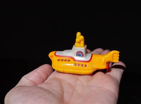 Hot Wheels Submarino Amarelo Dos Beatles Foto Premium