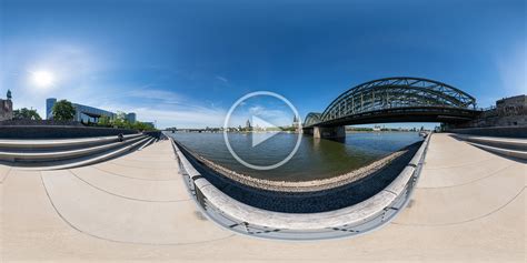 Hohenzollernbrücke und Rheinboulevard in Köln Deutz 360