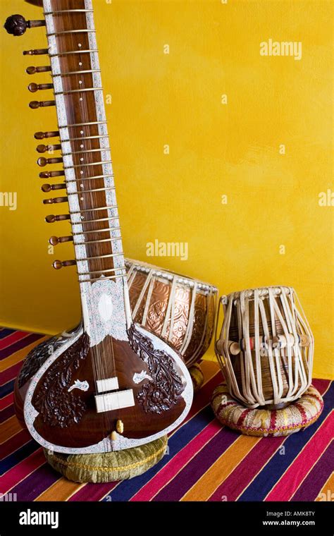 Instruments De Musique Classique Indienne Sitar Tabla Photo Stock Alamy