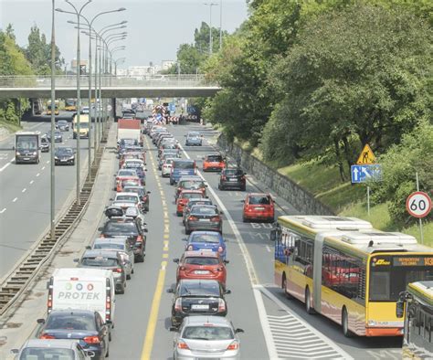 Wypadek Na Trasie Azienkowskiej Zderzenie Taks Wki I Autobusu Linii