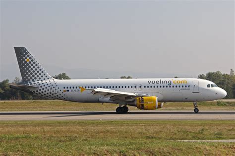 EC LOB Vueling Airbus A320 214 Basle Mulhouse Freibu Flickr